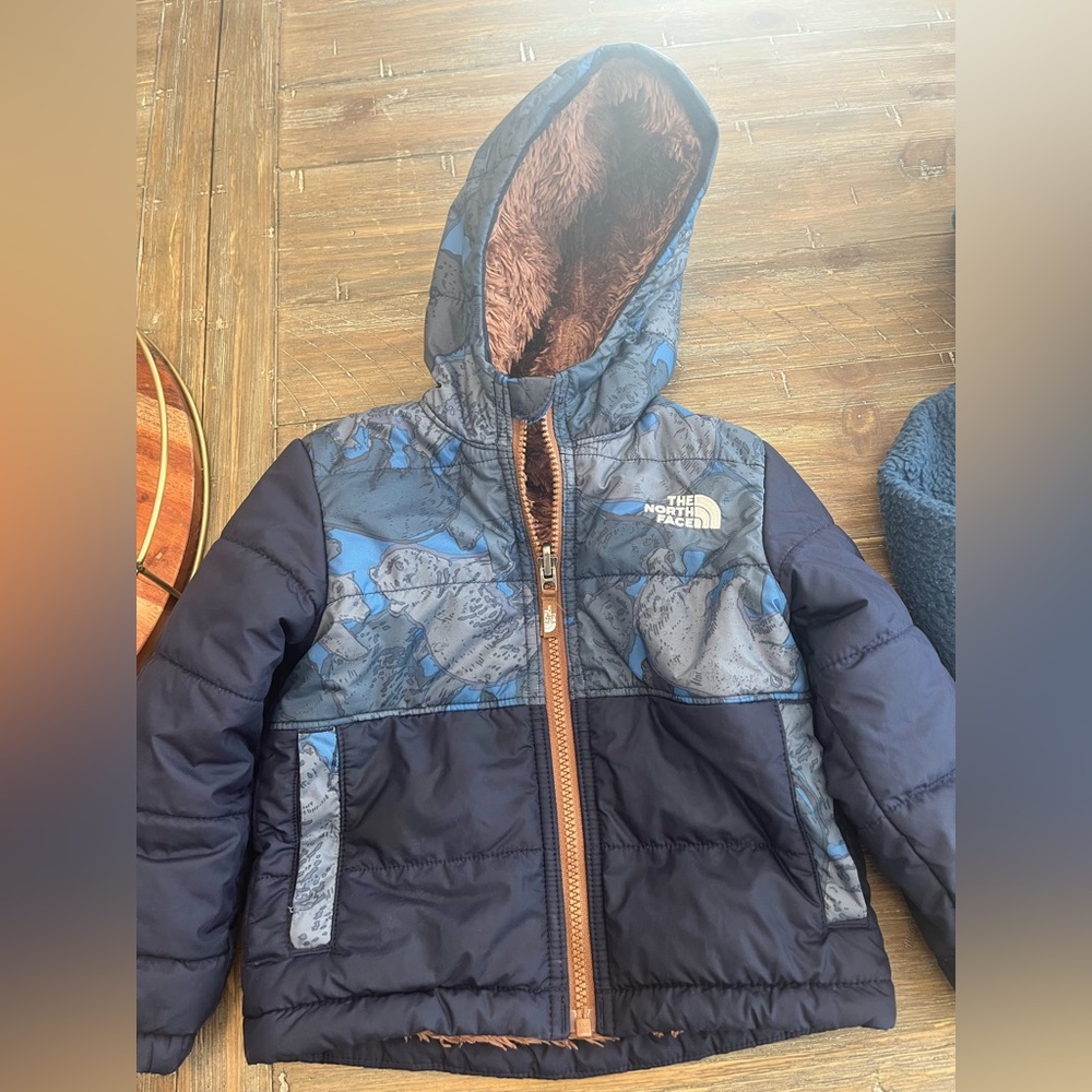 Toddler boy North-face jacket size 2T. Reversible